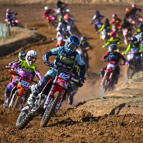 Los pilotos del CEMX regalan a la afición otro espectacular día de carreras en el circuito de tierras de Motorland Aragón Los pilotos del CEMX regalan a la afición otro espectacular día de carreras en el circuito de tierras de Motorland Aragón